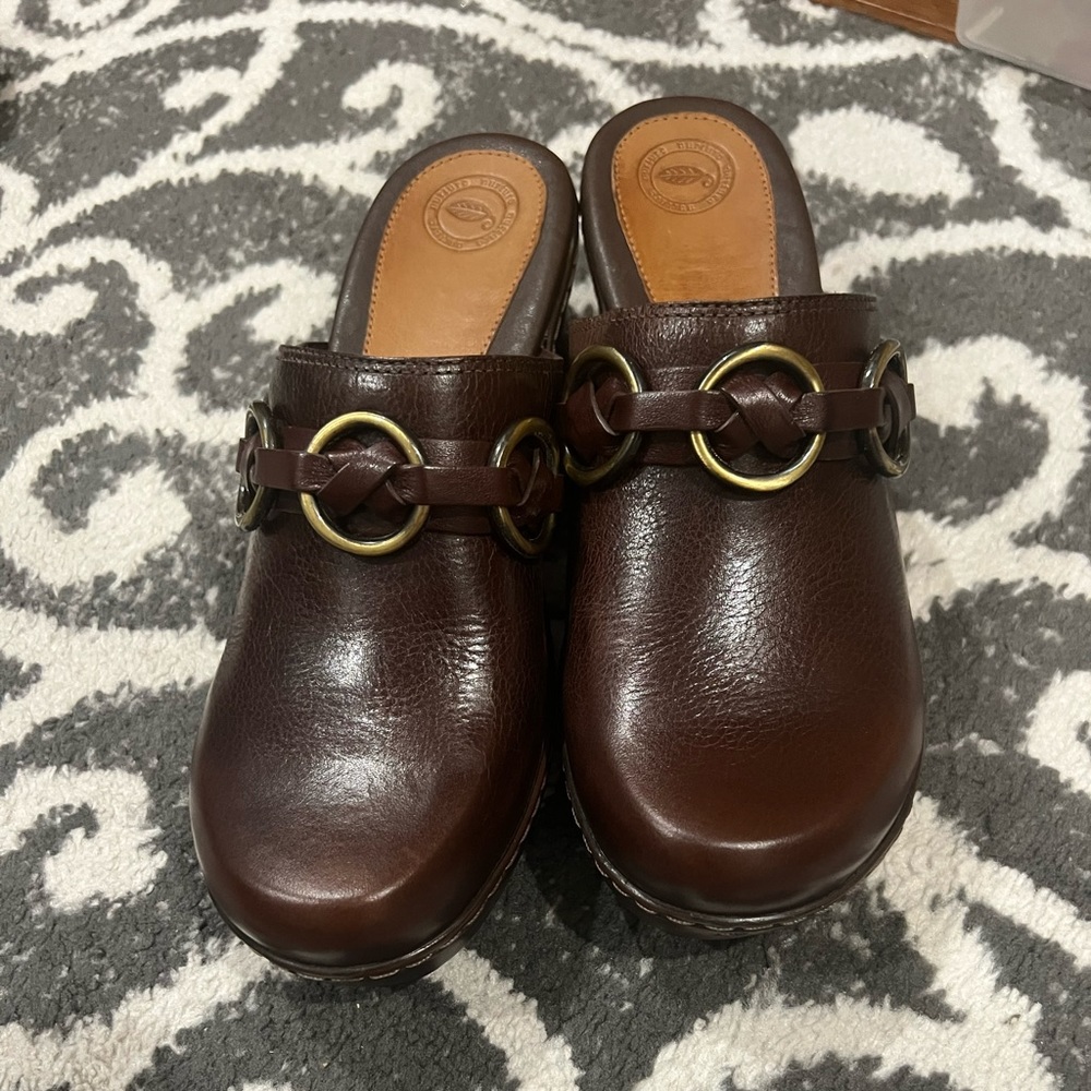 Nurture brown clogs